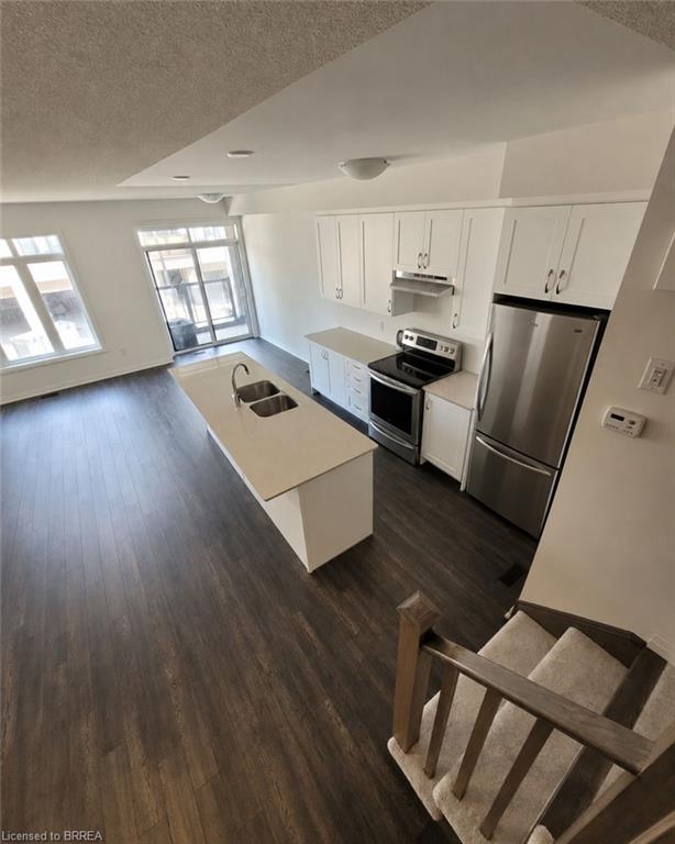 913-585 Colborne Street E Property Photo 4
