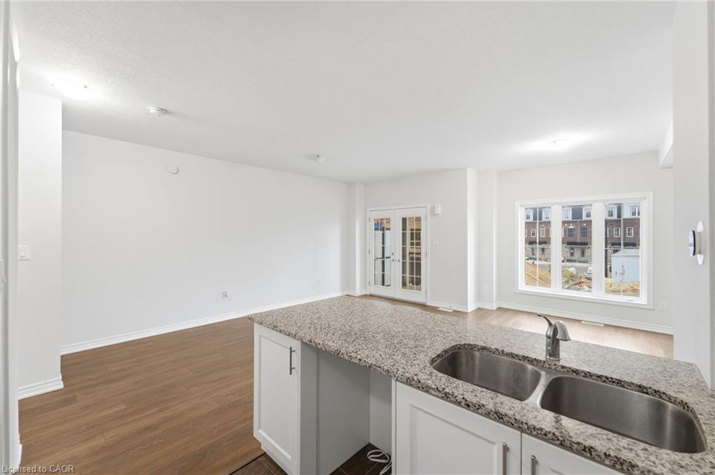 126-677 Park Road N Property Photo 12
