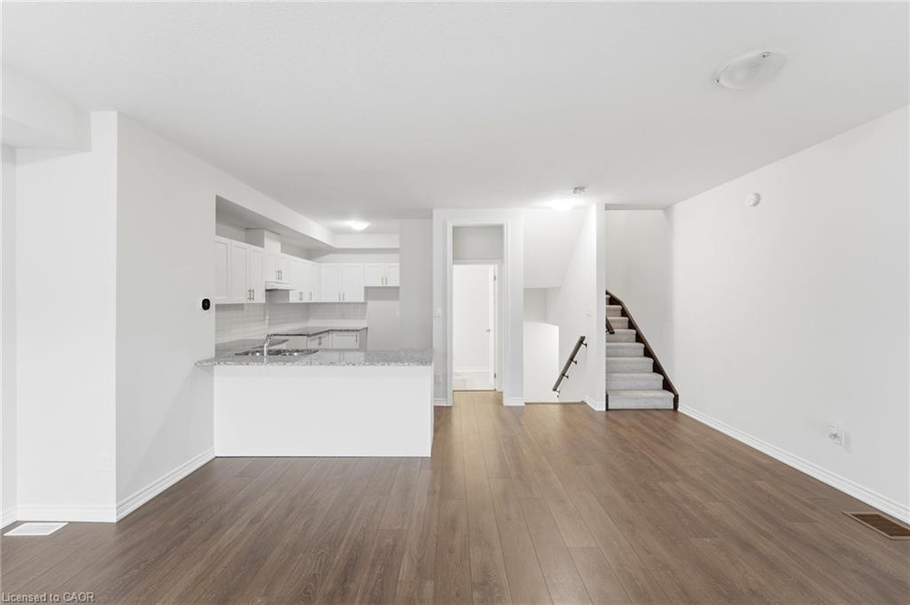 126-677 Park Road N Property Photo 17