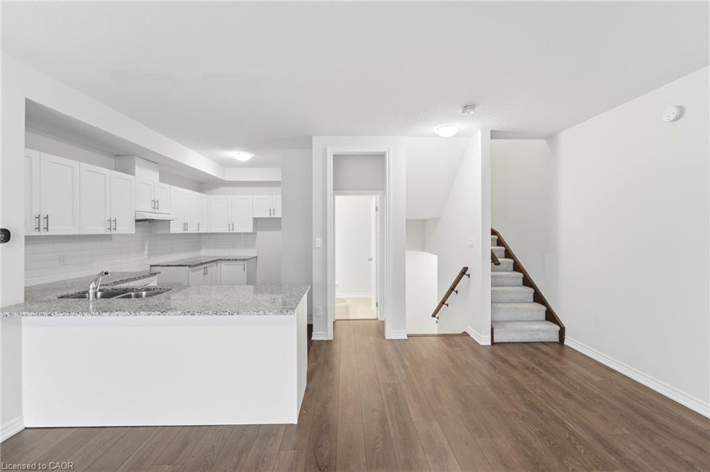 126-677 Park Road N Property Photo 18