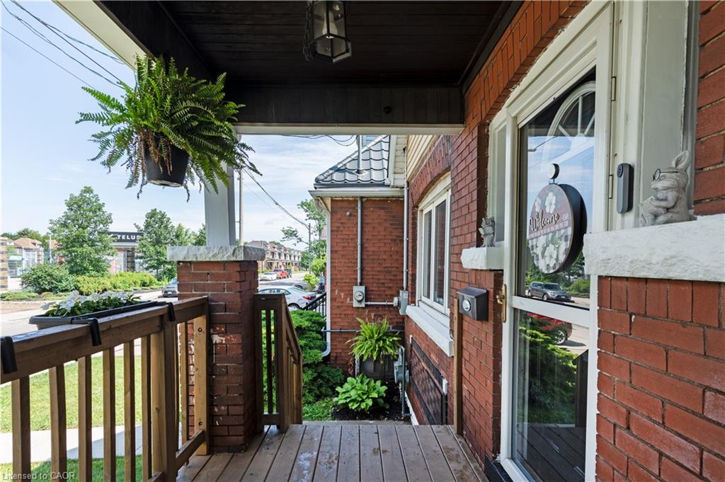 124 Balsam Avenue N Property Photo 4
