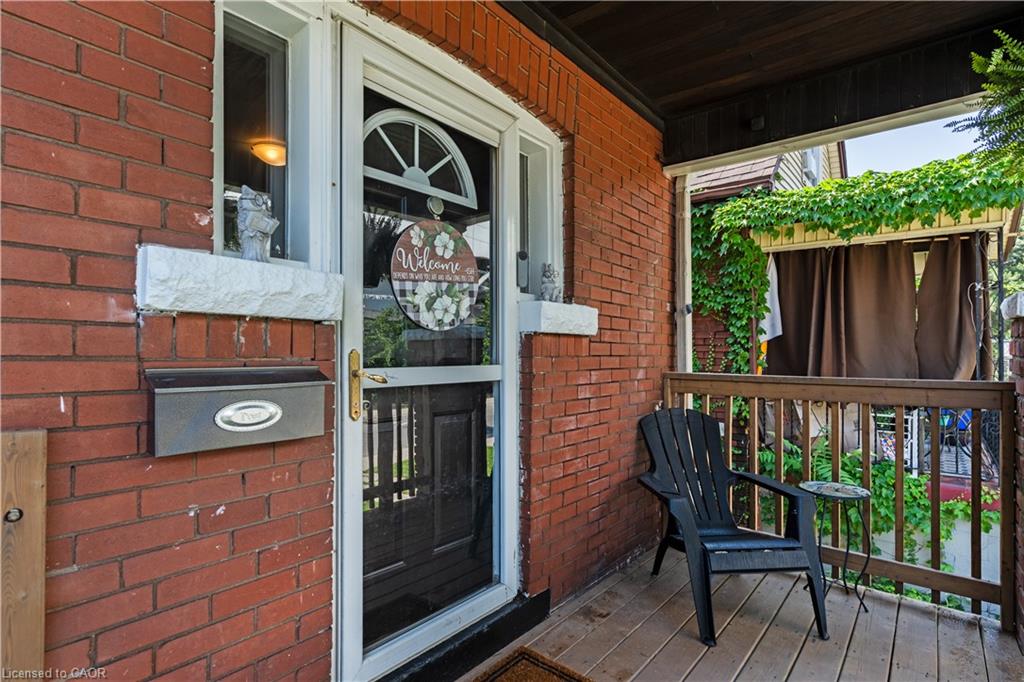 124 Balsam Avenue N Property Photo 6