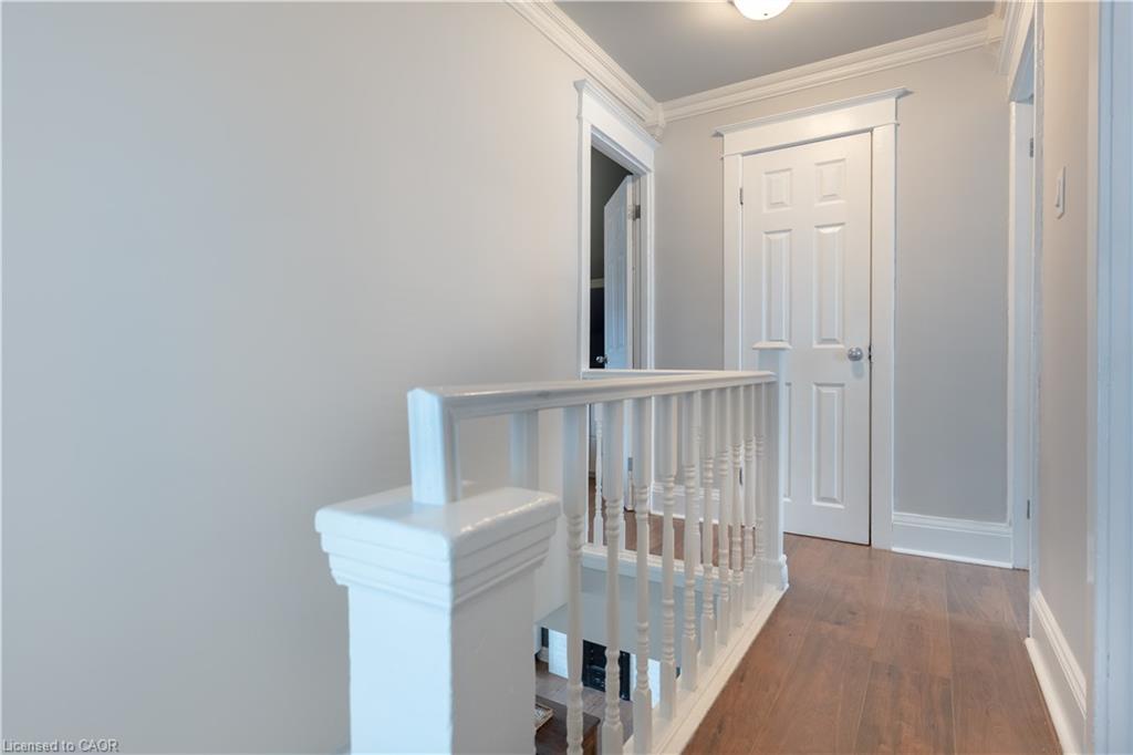 124 Balsam Avenue N Property Photo 34