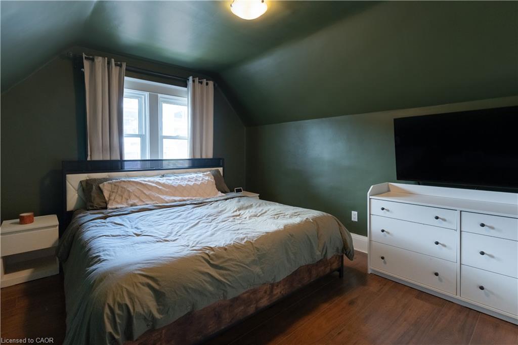 124 Balsam Avenue N Property Photo 37