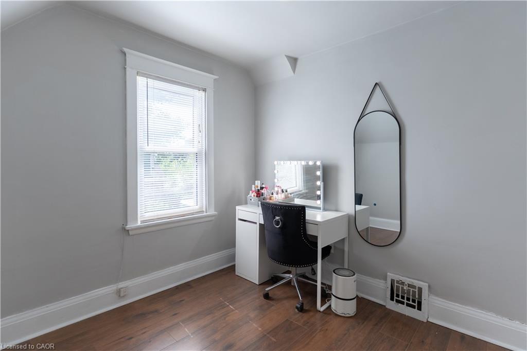 124 Balsam Avenue N Property Photo 42