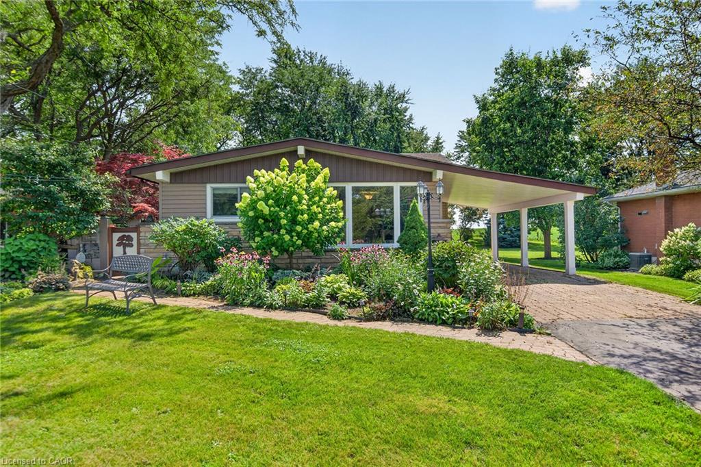 8399 Dickenson Road E Property Photo 1