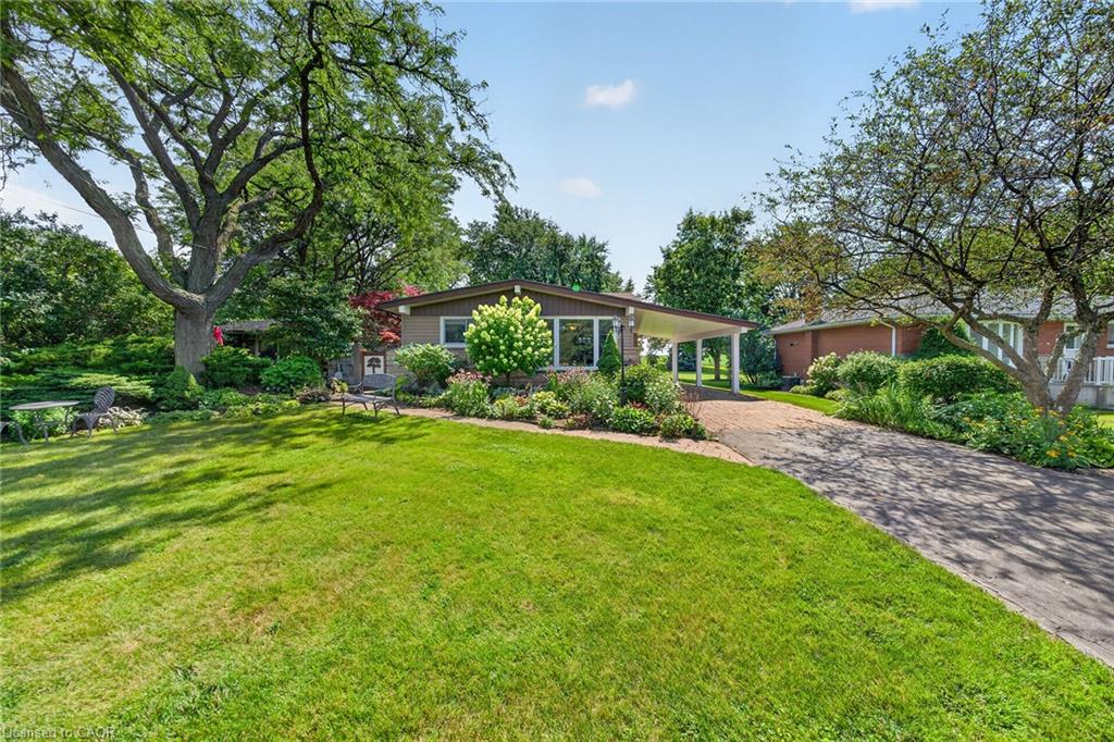 8399 Dickenson Road E Property Photo 2