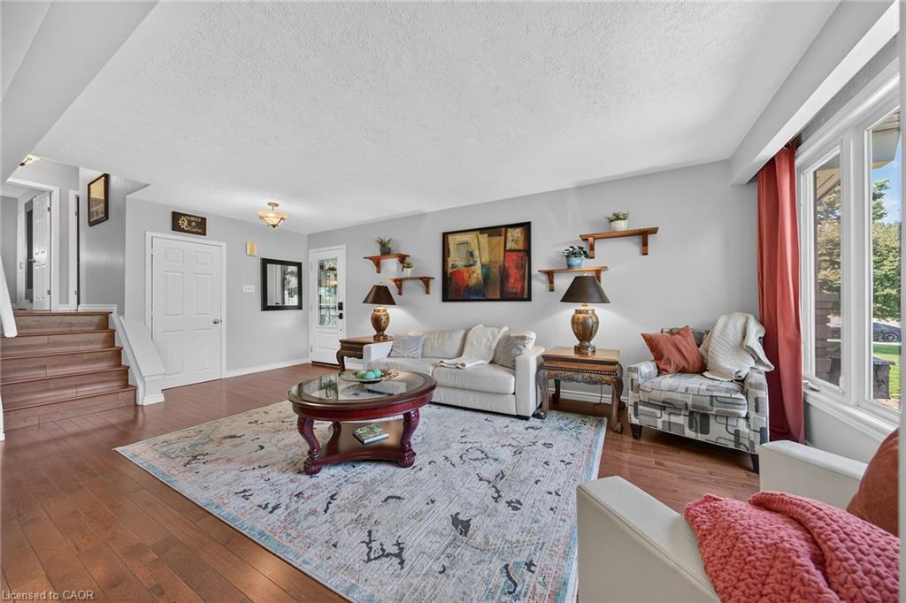 8399 Dickenson Road E Property Photo 18