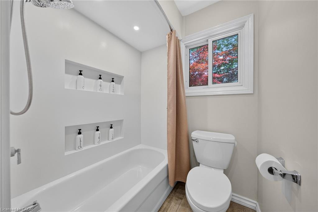 8399 Dickenson Road E Property Photo 24