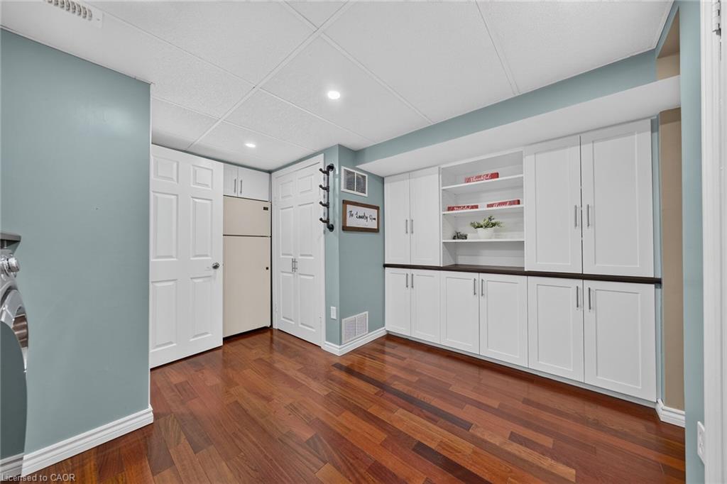 8399 Dickenson Road E Property Photo 35