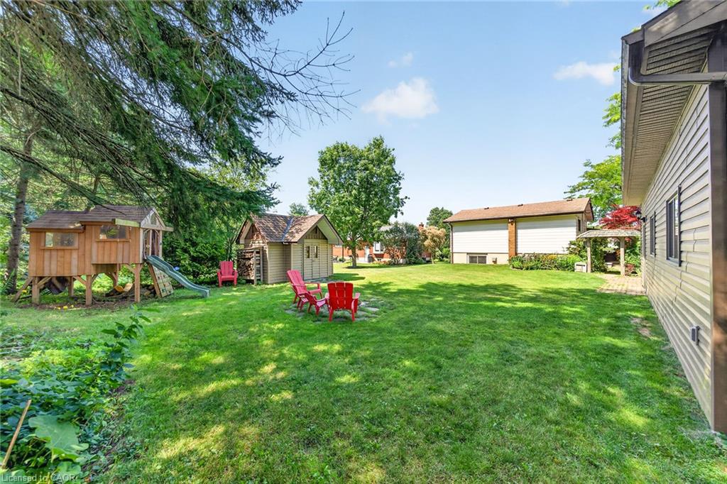 8399 Dickenson Road E Property Photo 44