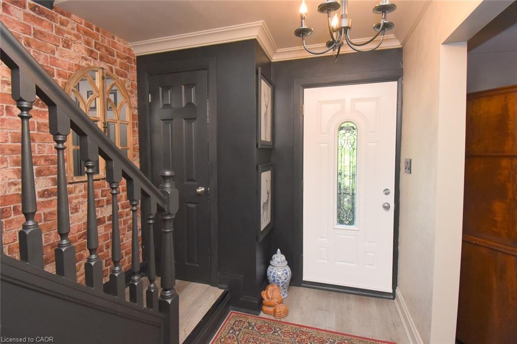 139 Garside Avenue S Property Photo 4