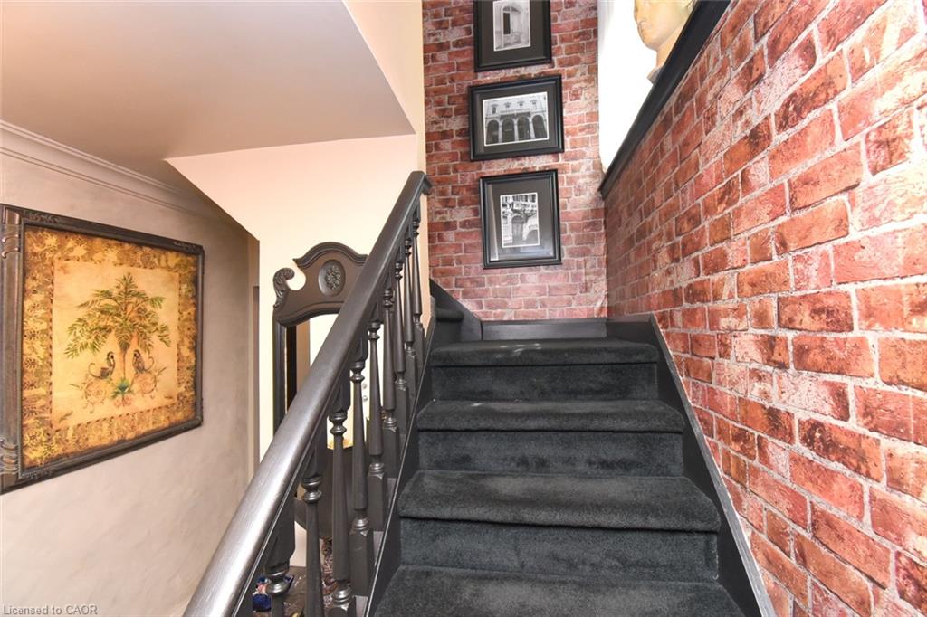 139 Garside Avenue S Property Photo 6