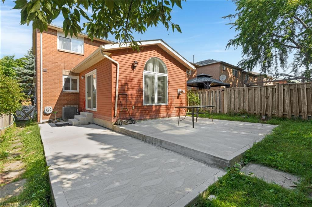 100 Anglerock Drive Property Photo 3