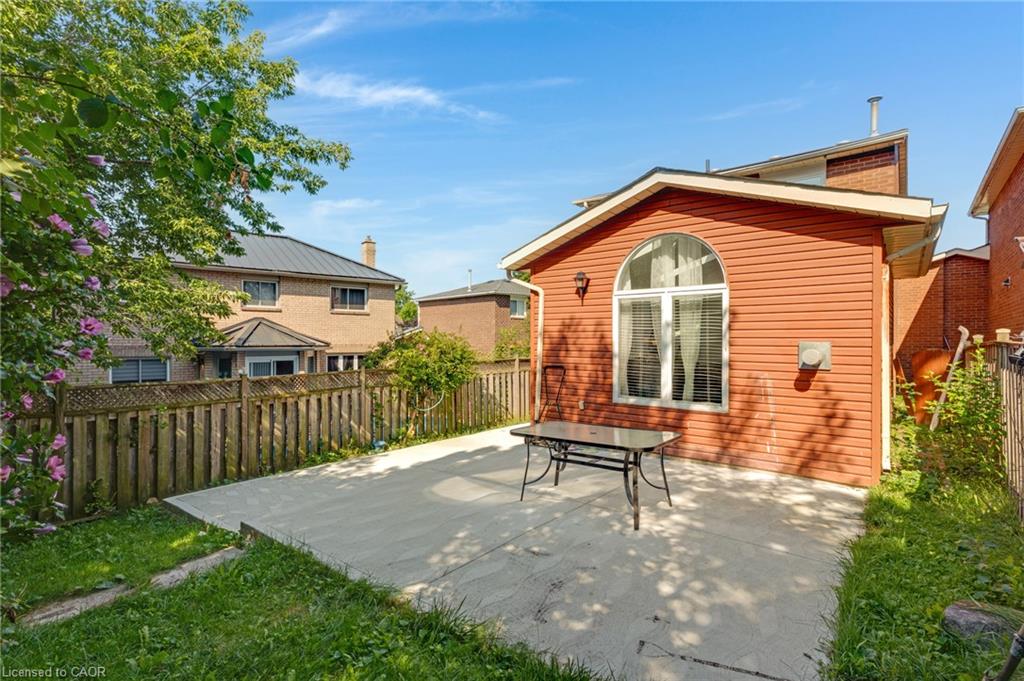 100 Anglerock Drive Property Photo 4