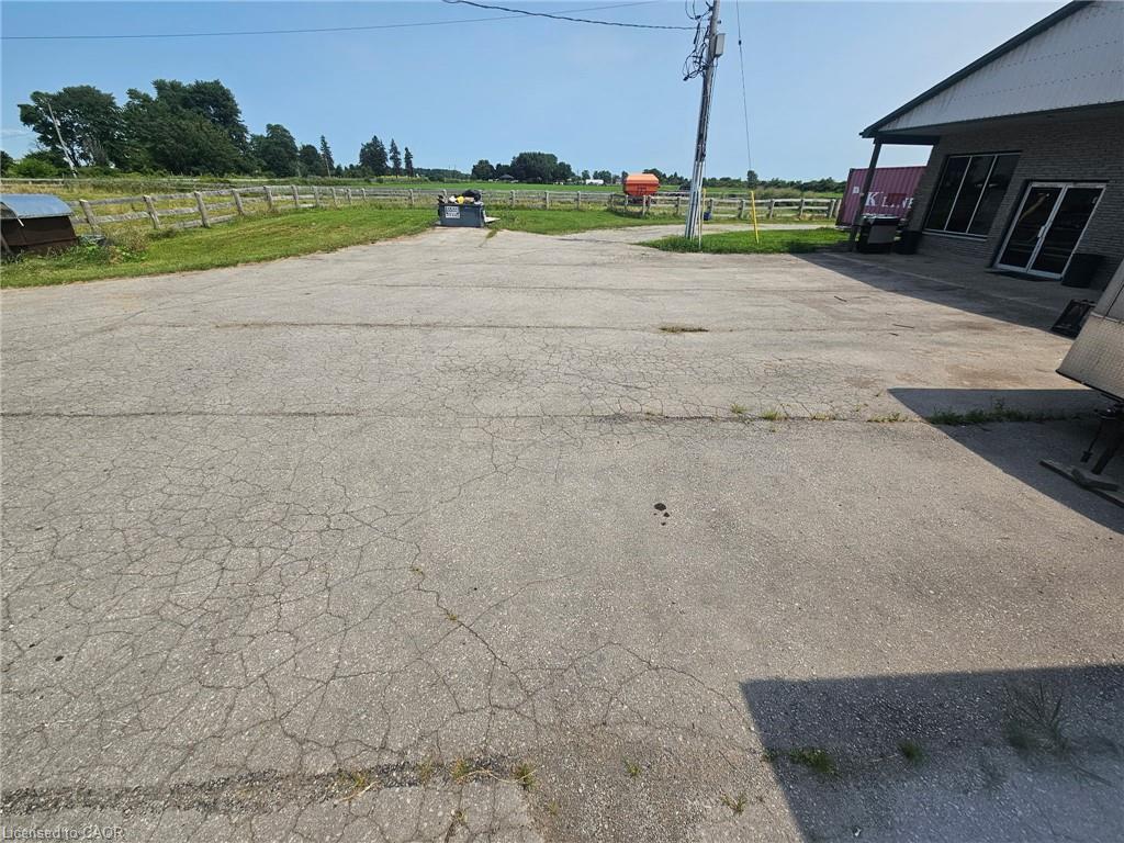 1812 Thompson Road E Property Photo 1