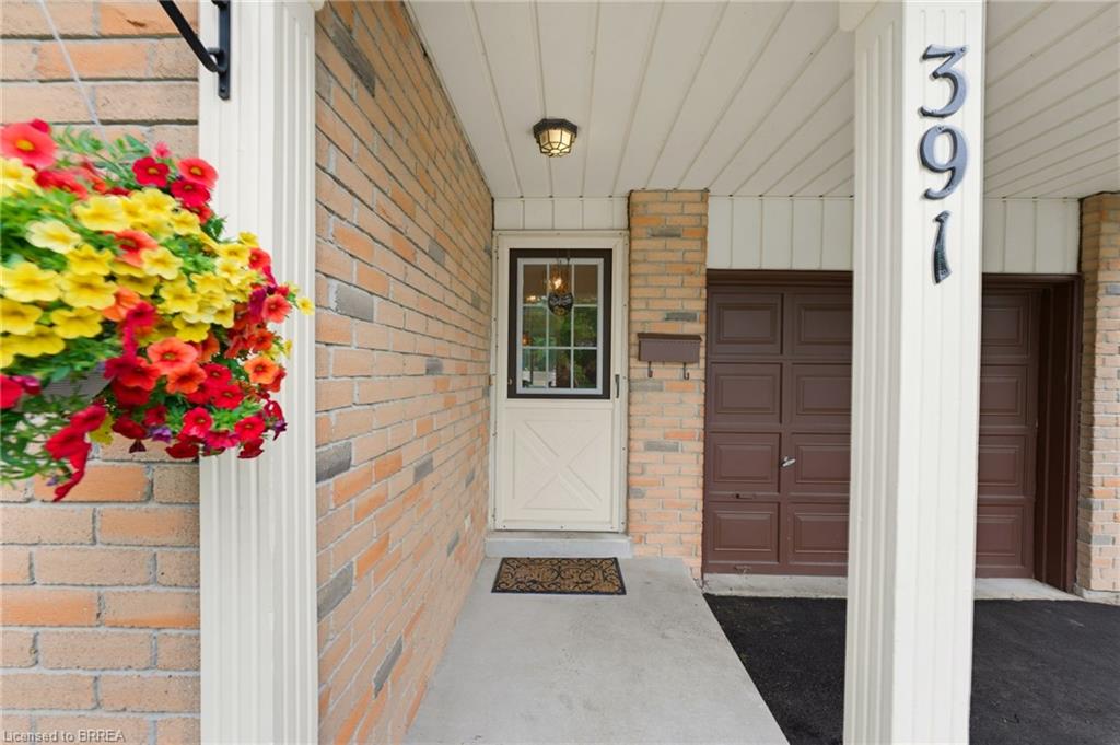 391 Knightsbridge Crescent Property Photo 4