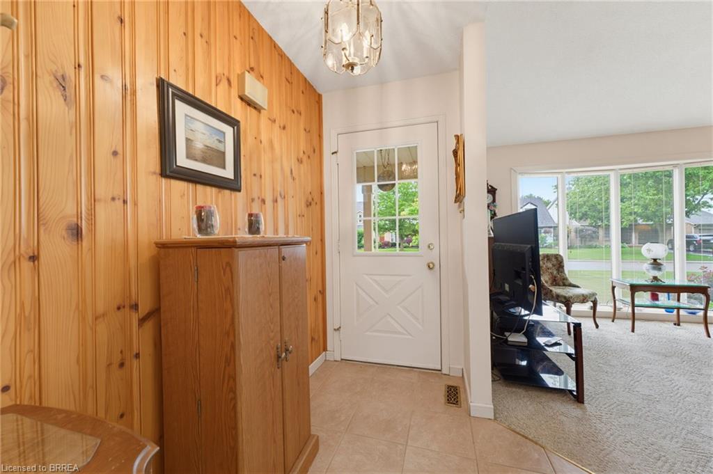 391 Knightsbridge Crescent Property Photo 5