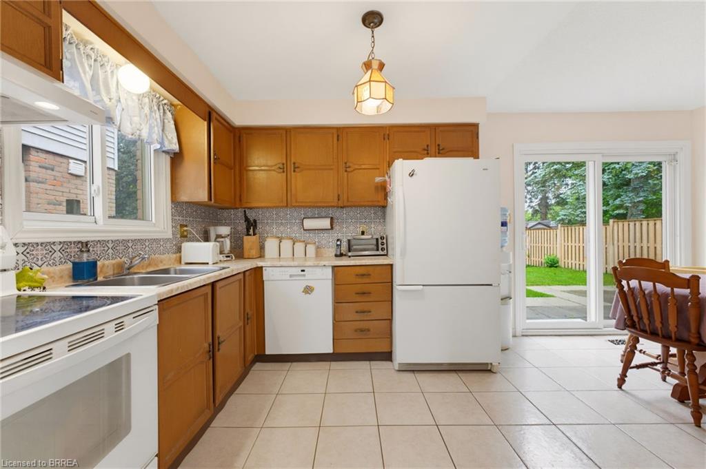 391 Knightsbridge Crescent Property Photo 11