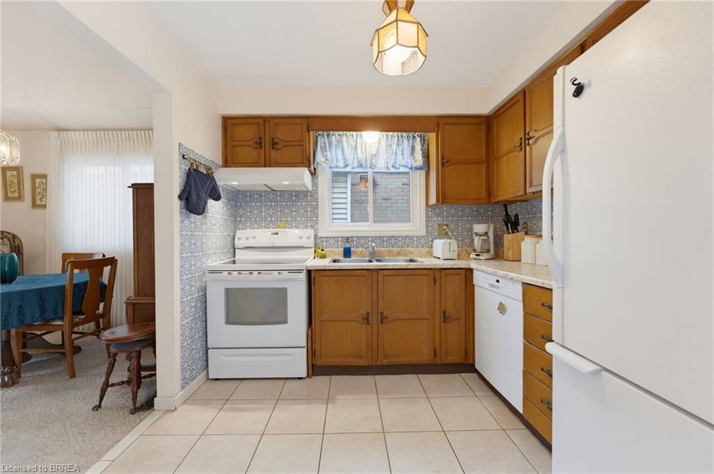 391 Knightsbridge Crescent Property Photo 12
