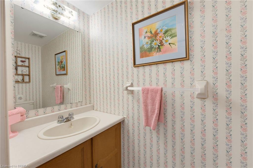 391 Knightsbridge Crescent Property Photo 15