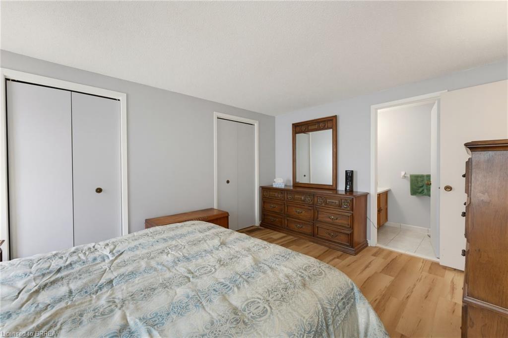 391 Knightsbridge Crescent Property Photo 17