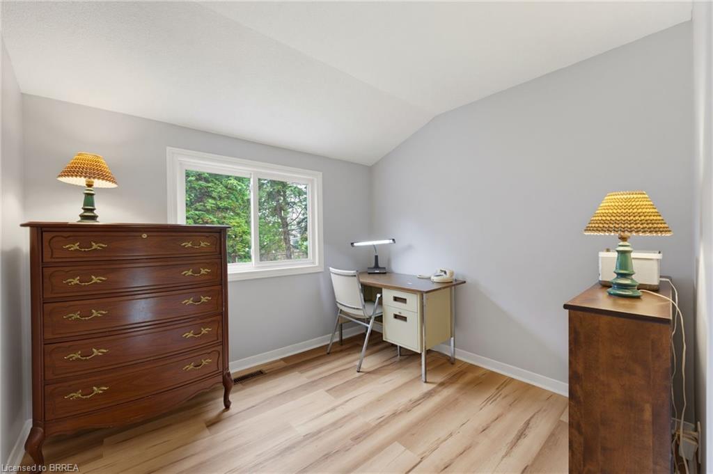 391 Knightsbridge Crescent Property Photo 20