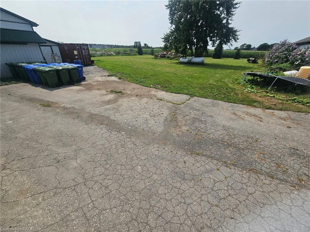 1812 Thompson Road E Property Photo 7