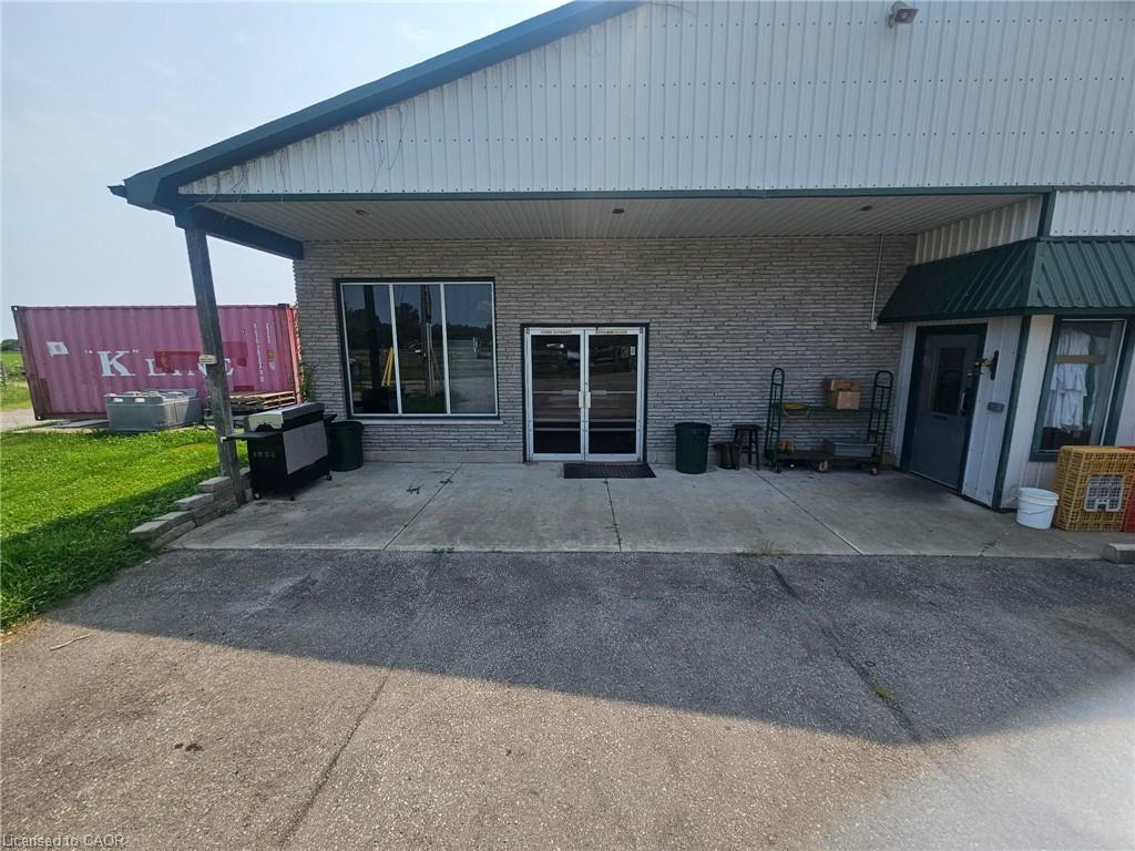 1812 Thompson Road E Property Photo 2