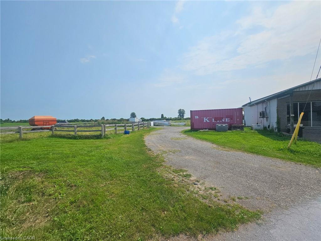 1812 Thompson Road E Property Photo 8