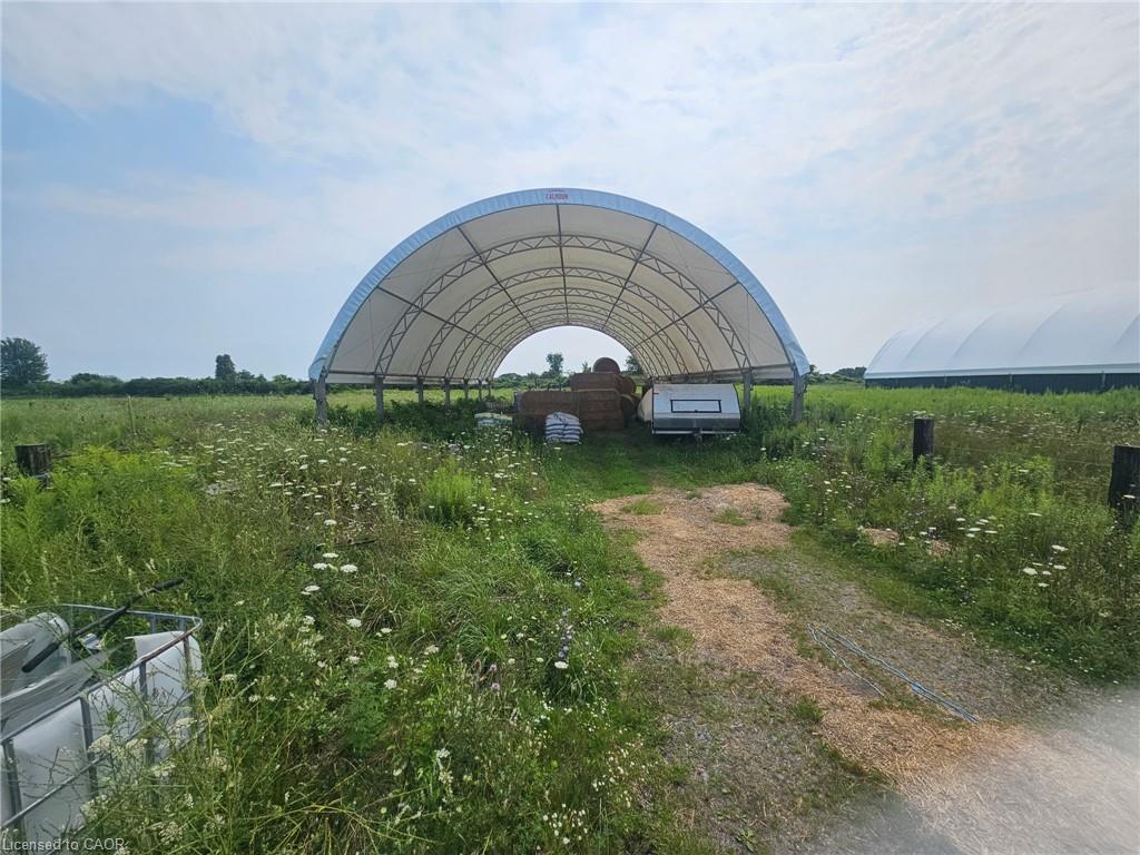 1812 Thompson Road E Property Photo 11