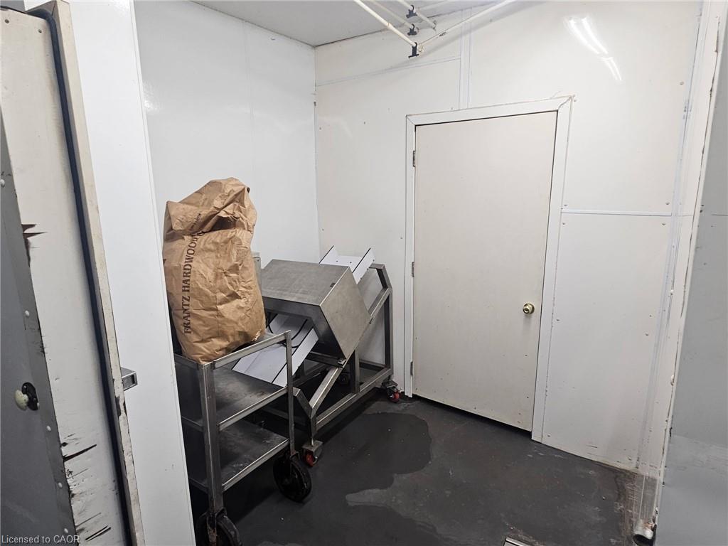 1812 Thompson Road E Property Photo 34
