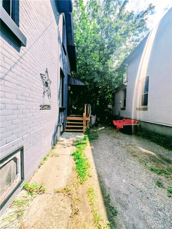 81 Grey Street Property Photo 5