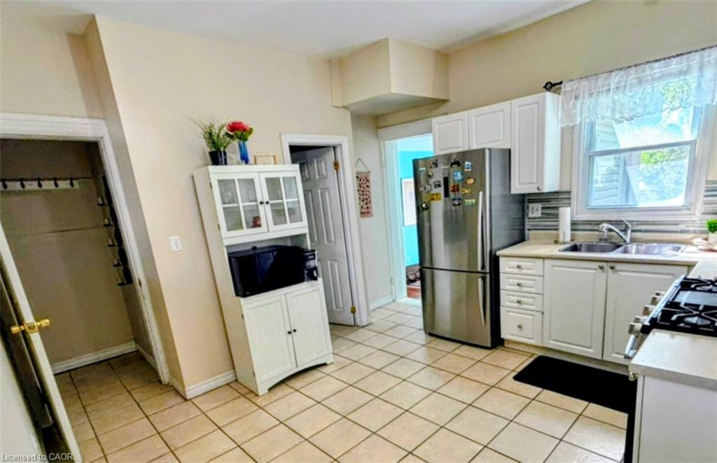 81 Grey Street Property Photo 9