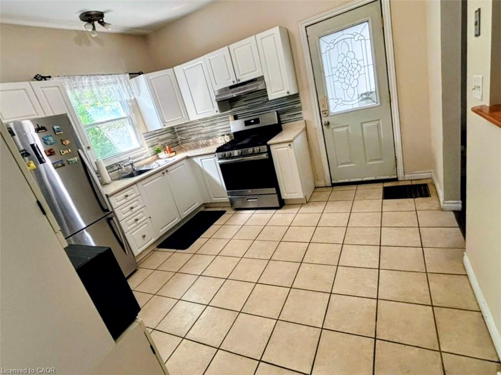 81 Grey Street Property Photo 12