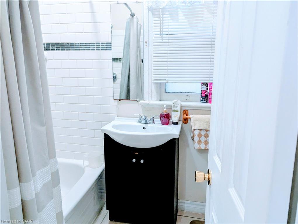 81 Grey Street Property Photo 36
