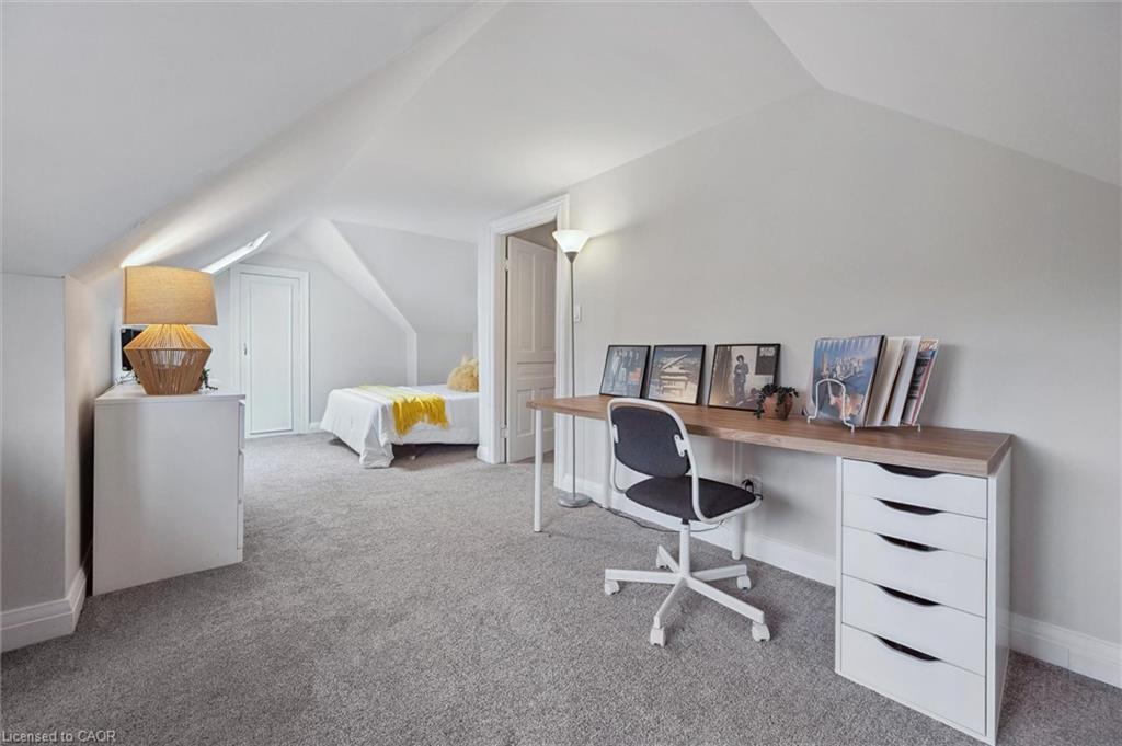 42 Lansdowne Road N Property Photo 35