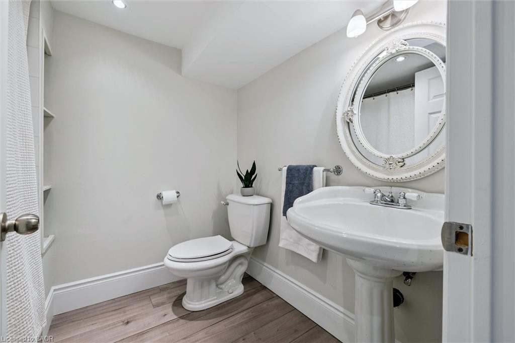 42 Lansdowne Road N Property Photo 43