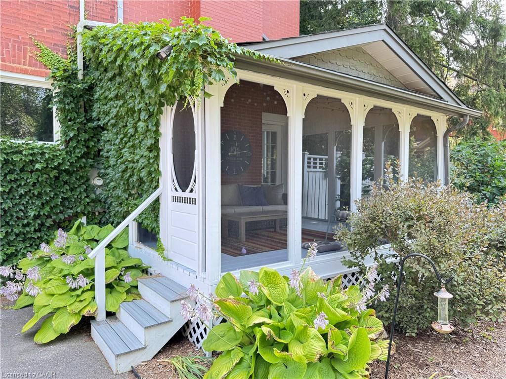 42 Lansdowne Road N Property Photo 46