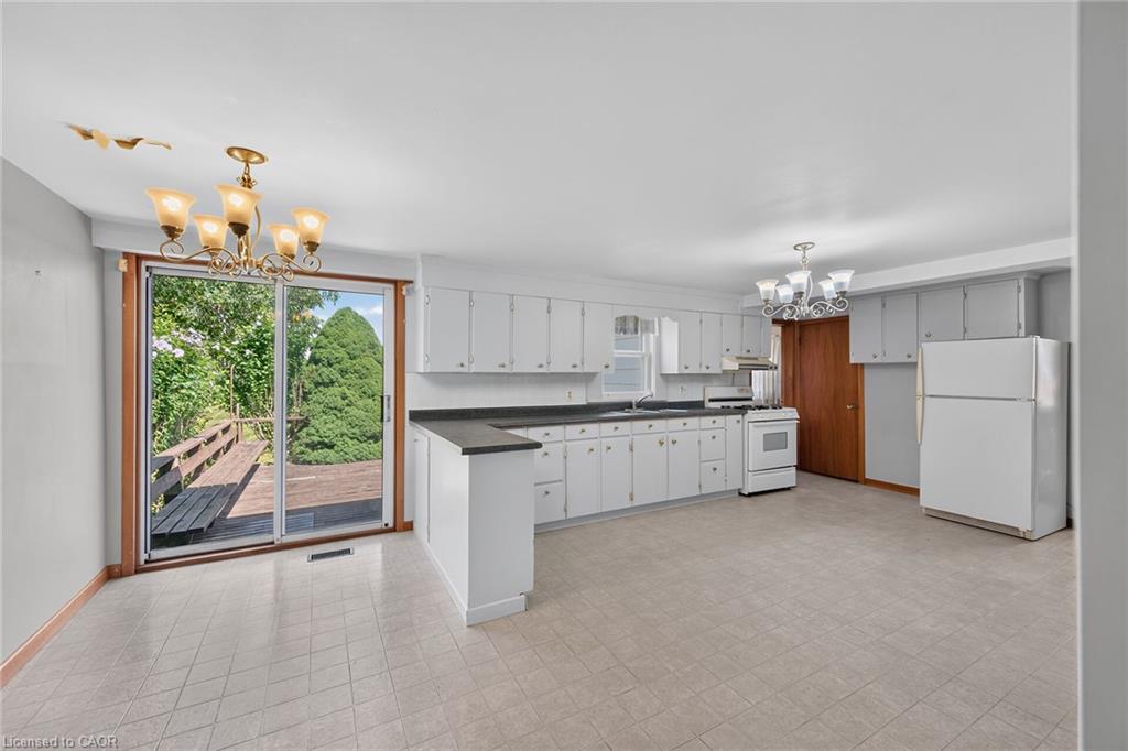 833 Lynn Valley Road Property Photo 12