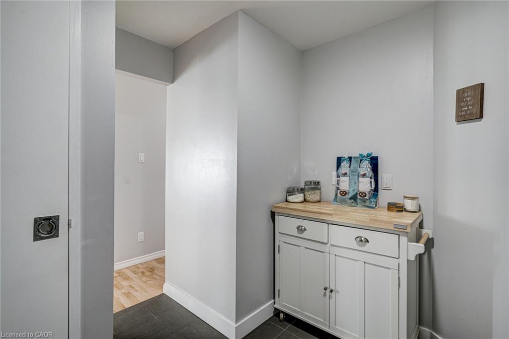 601-175 Hunter Street E Property Photo 25