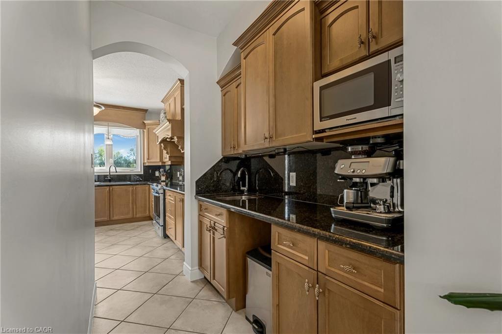351 Highland Road W Property Photo 9