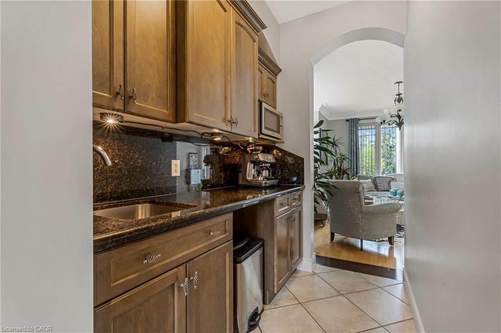 351 Highland Road W Property Photo 10