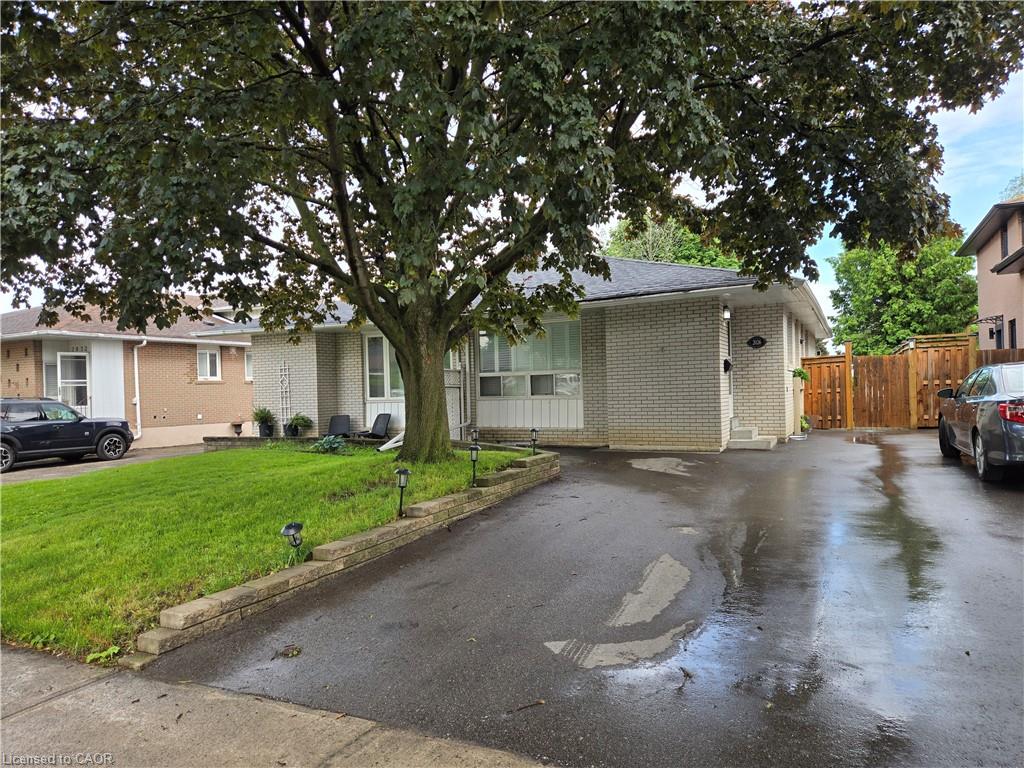 B-2026 Fontwell Crescent Property Photo 1