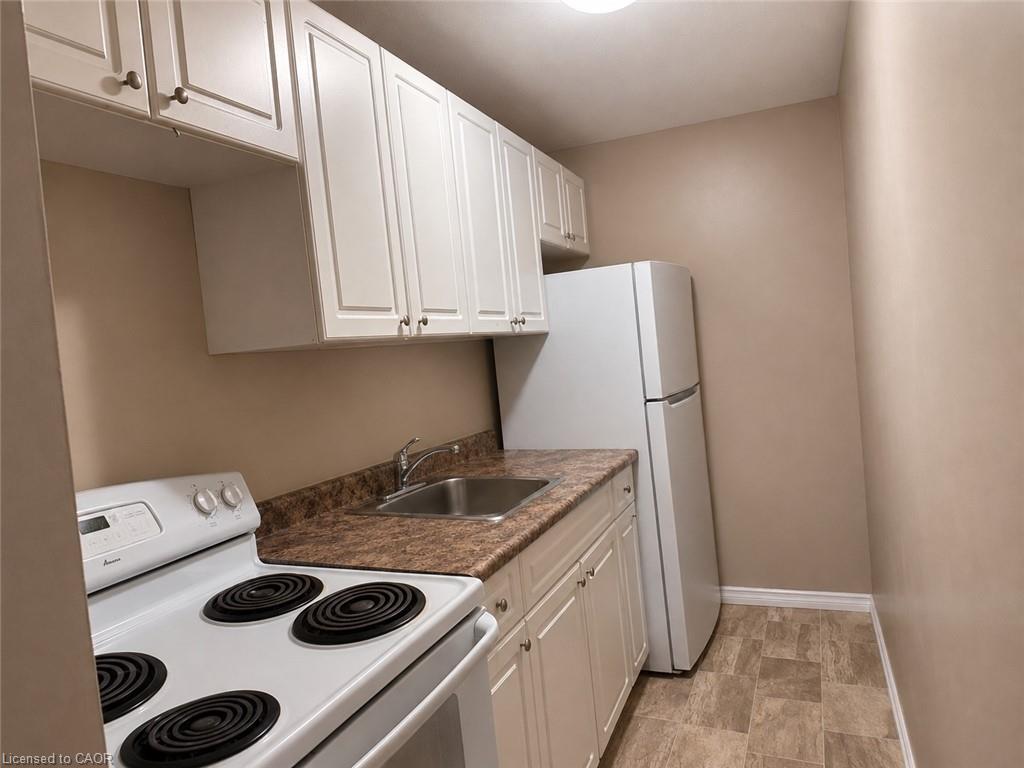 7-633 Barber Avenue N Property Photo 7