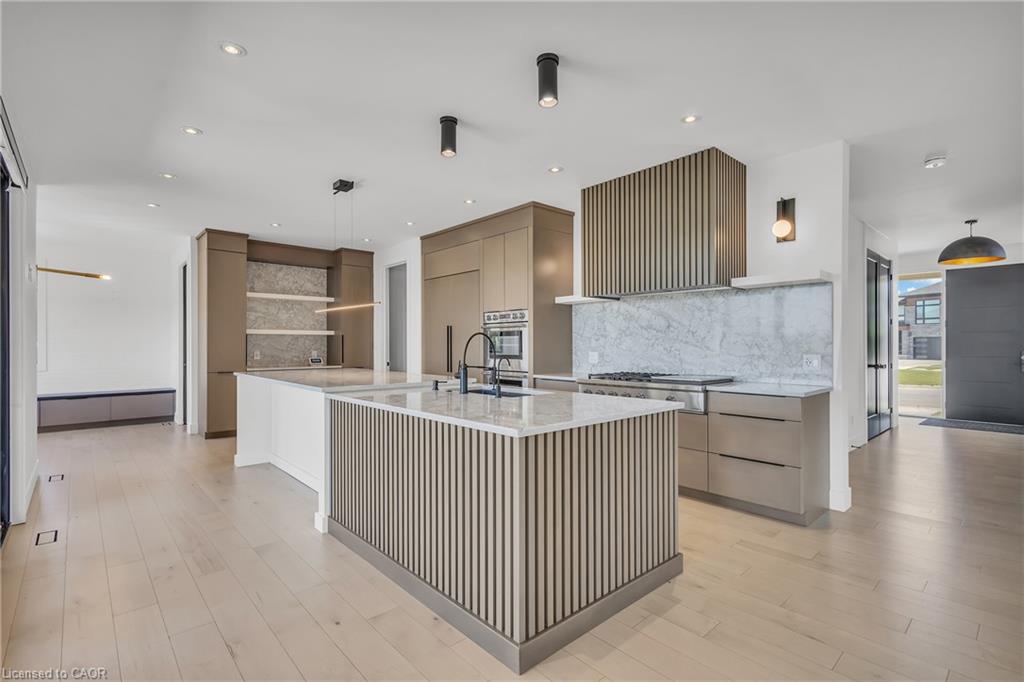 920 Thomas Pedder Court Property Photo 16