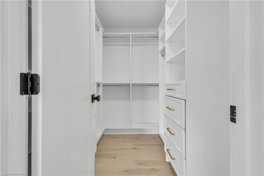 920 Thomas Pedder Court Property Photo 35