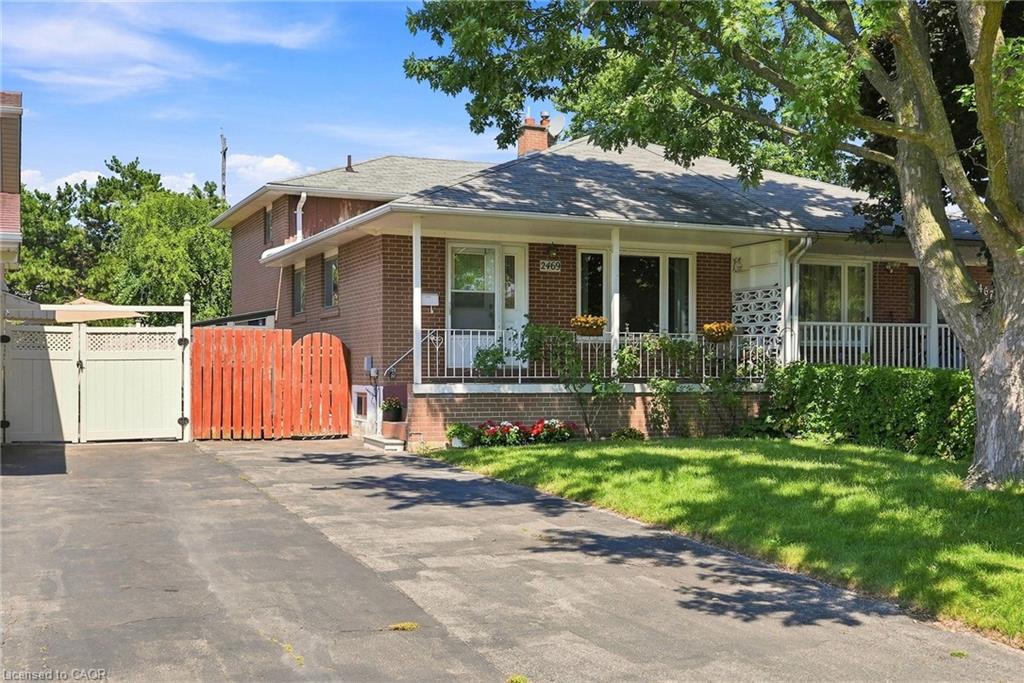 2469 Padstow Crescent Property Photo 2