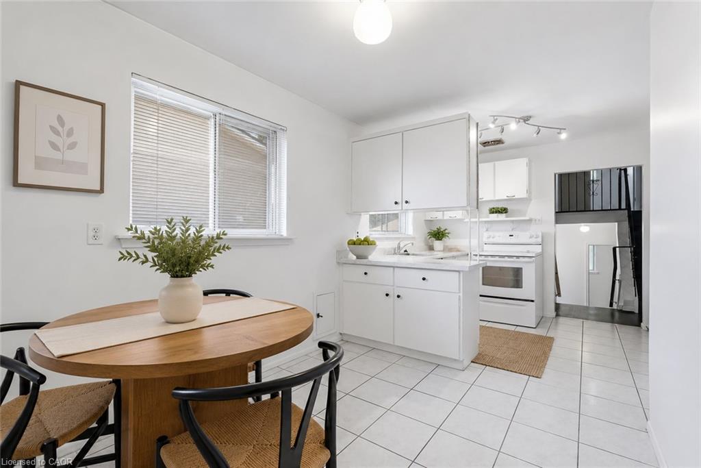 2469 Padstow Crescent Property Photo 5