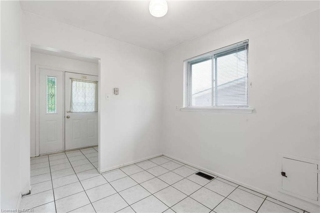 2469 Padstow Crescent Property Photo 6